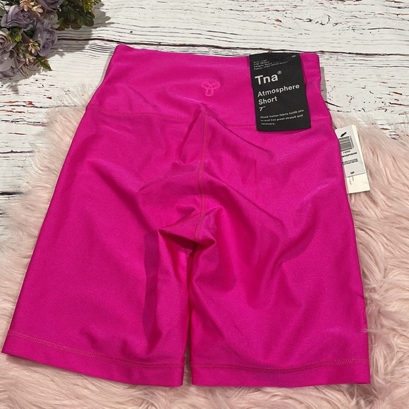 NWT TNA Aritzia Atmosphere Bright Neon Fuchsia Pink Bike Shorts - Picture 7 of 8